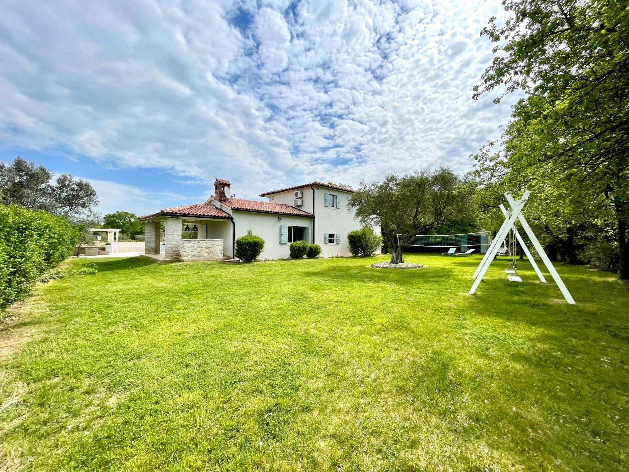 Luxury Villa In Istria - 9,000 Sqm Private Estate With Pool & Sauna, 15 Min To Sea, Near Fazana, 3 Bedrooms Juršići Exterior foto