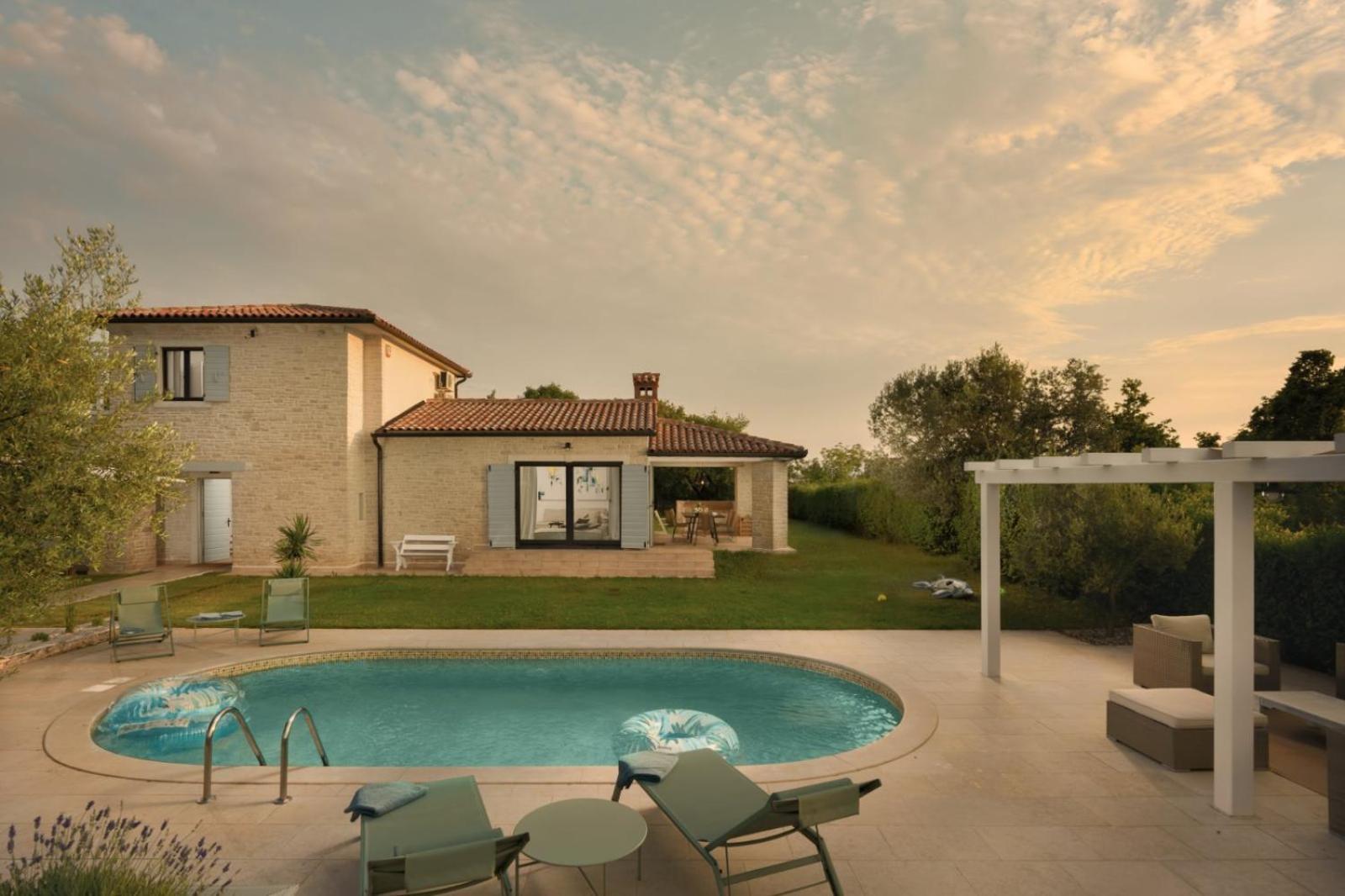 Luxury Villa In Istria - 9,000 Sqm Private Estate With Pool & Sauna, 15 Min To Sea, Near Fazana, 3 Bedrooms Juršići Exterior foto